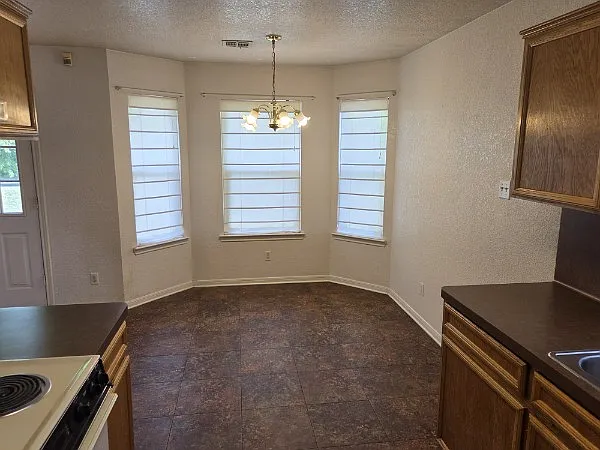 3 bed, 1272 sqft, $1,500 — Photo 4