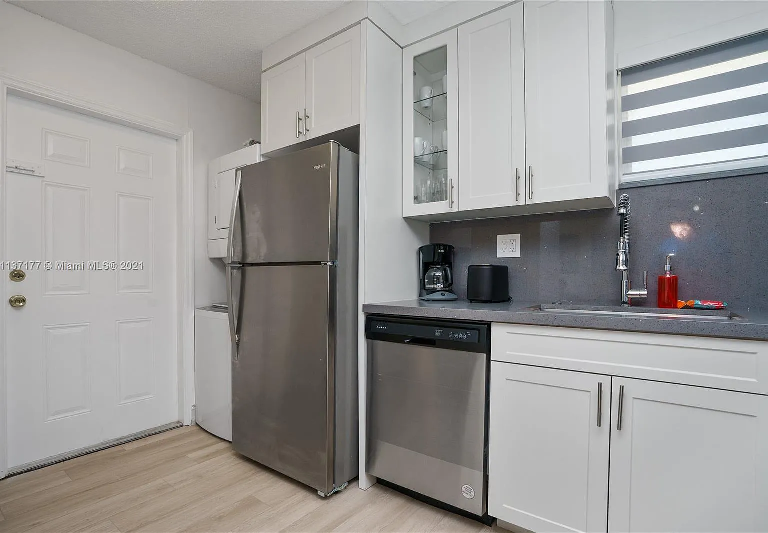 2 bed, 1.0 bath, 1183 sqft, $3,000 — Photo 4