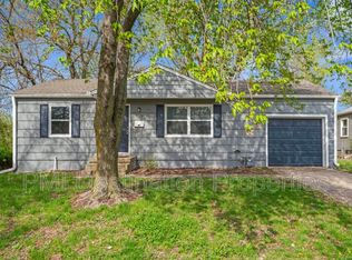 9528 Summit St, Lenexa, KS 66215