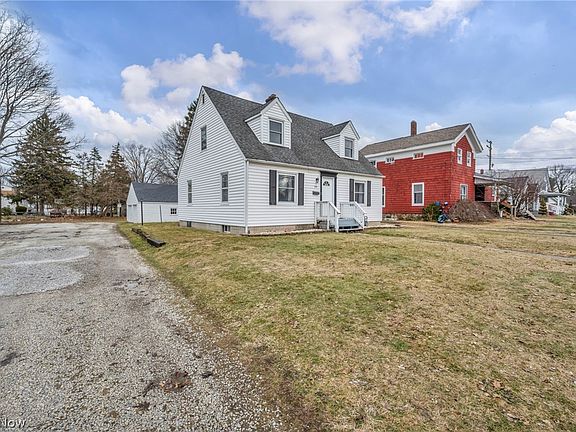 3rd image of 535 Eastwood St