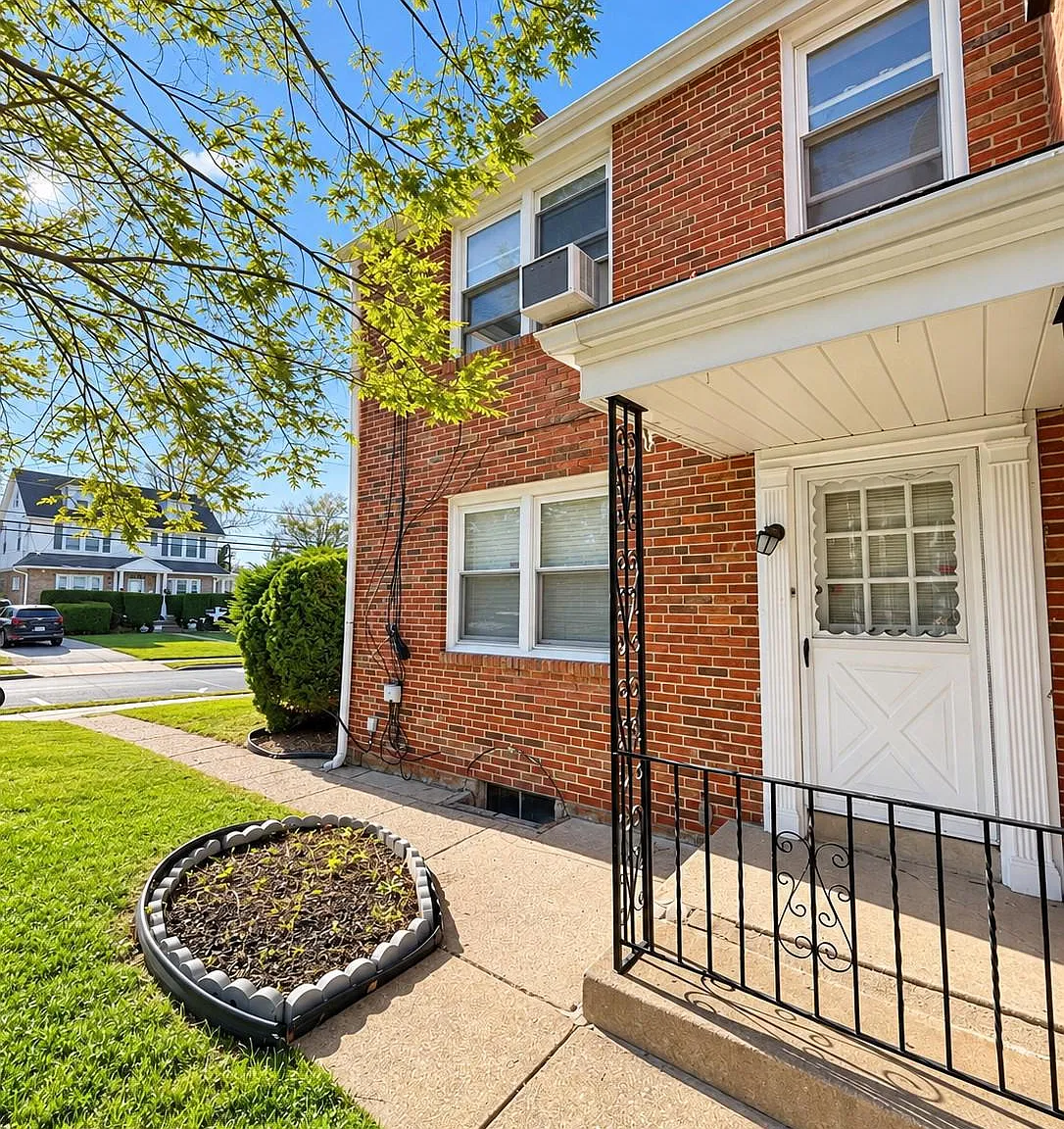 2 bed, 1.0 bath, 1155 sqft, $1,950 — Photo 2