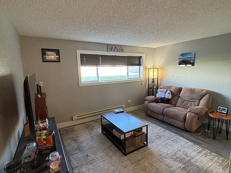 130 Sweetwater St #8 — Photo 2