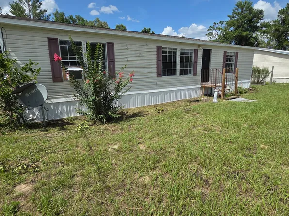 104 Shangri La St, Interlachen, FL 32148