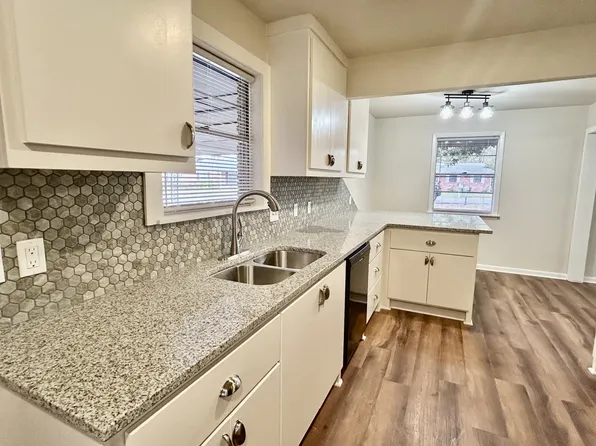8 Dunfrettin Pl, Sherwood, AR 72120