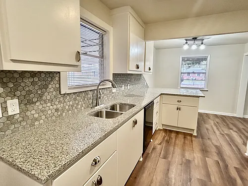 8 Dunfrettin Pl Photo 1