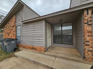 913 NE Rogers Ln APT 4, Lawton, OK 73507