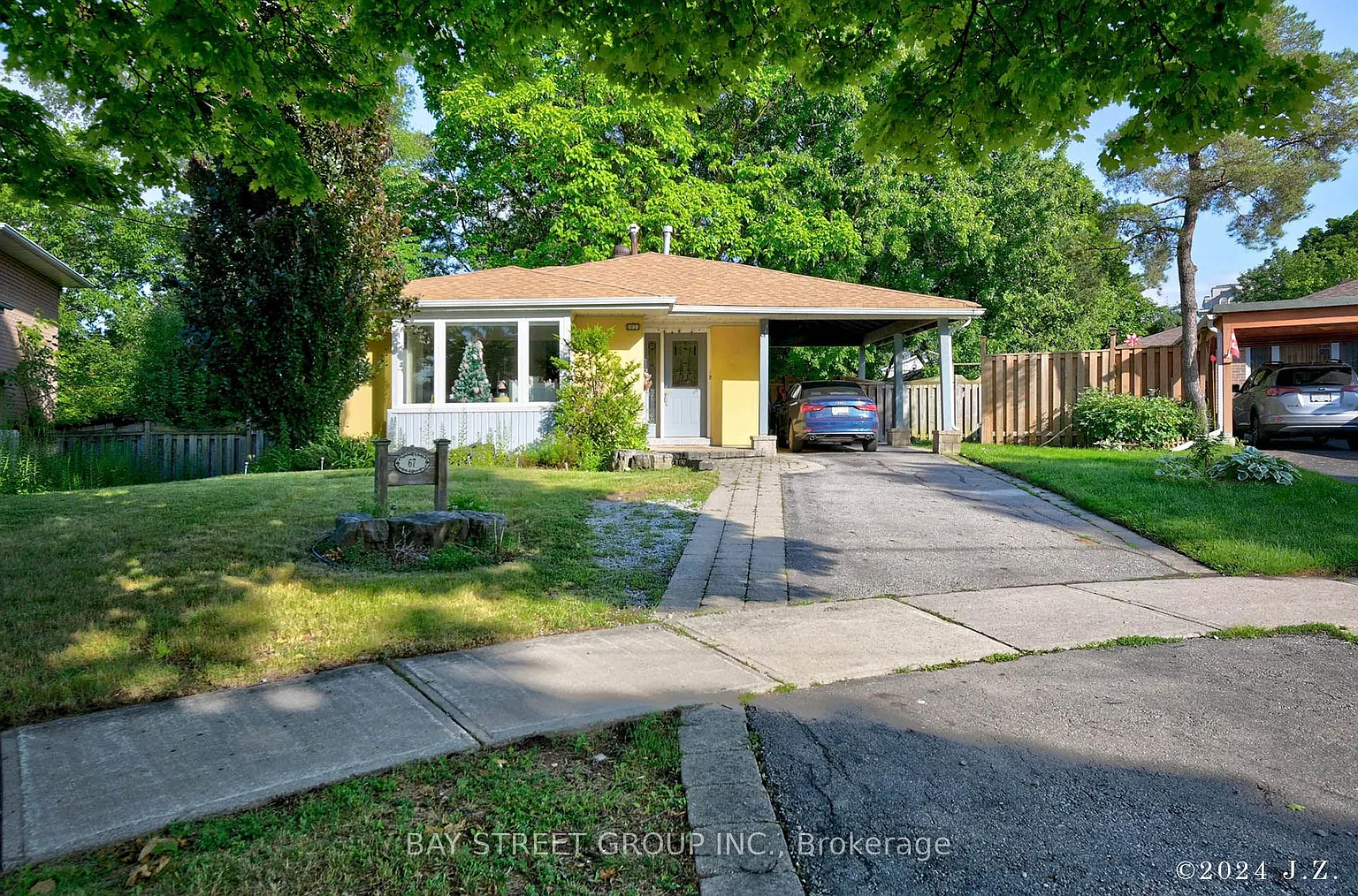 67 Grove Park Cres photo 1