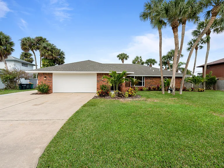 304 Arrowhead Ln — Photo 1