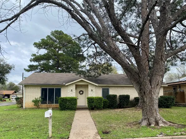 815 Charter Oak Ct, Arlington, TX 76012