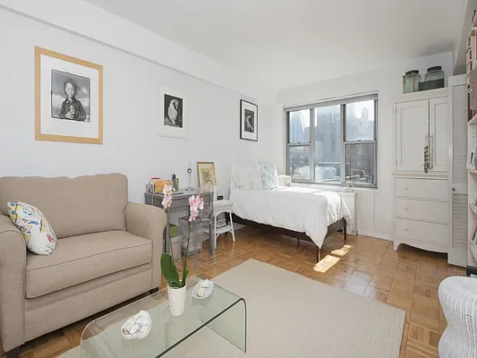 Sold by Sotheby's International Realty | media 10