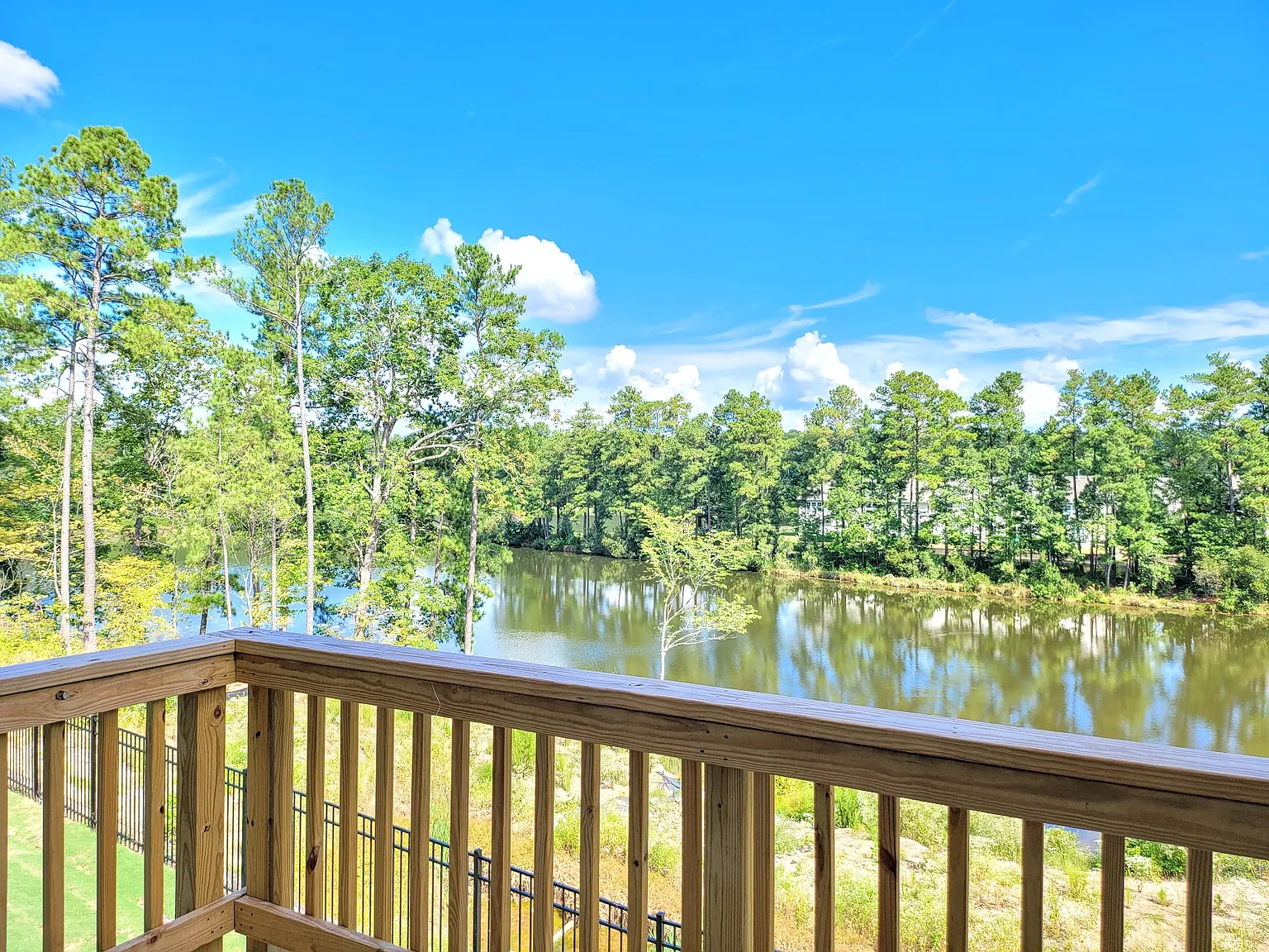4 bed, 3.5 bath, 2332 sqft, $2,195 — Photo 2