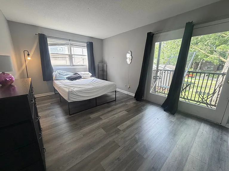 405 N State St — Photo 11