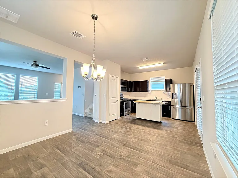 10502 Fulton Ave — Photo 9