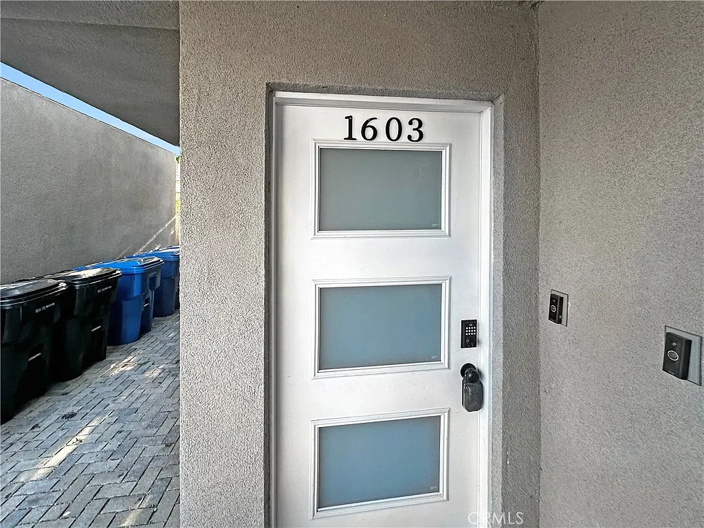 4 bed, 1700 sqft, $3,800 — Photo 2