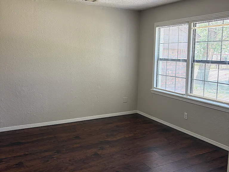 1116 SW 45th St — Photo 10