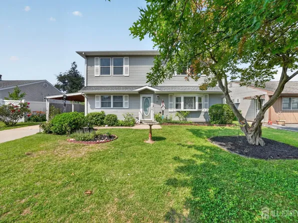 41 Weldon Rd, Edison, NJ 08817