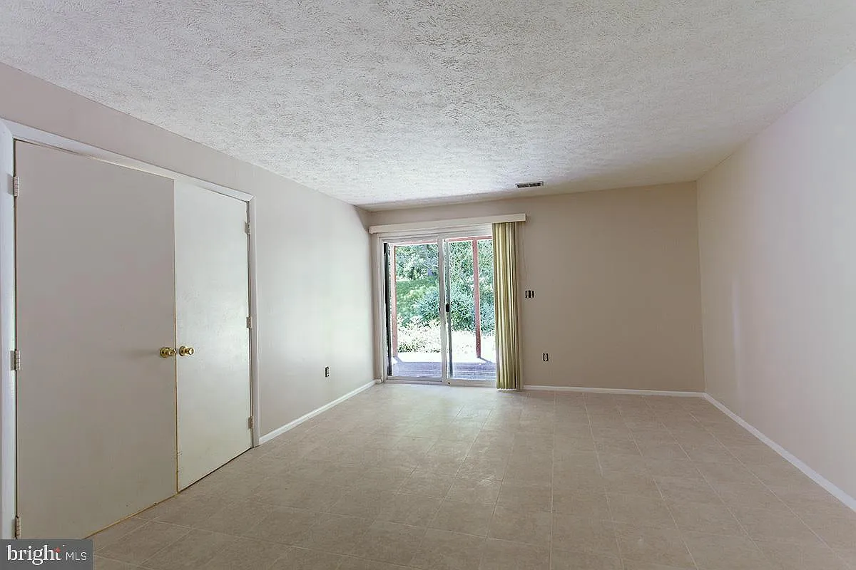 3 bed, 2.5 bath, 1920 sqft, $2,600 — Photo 3