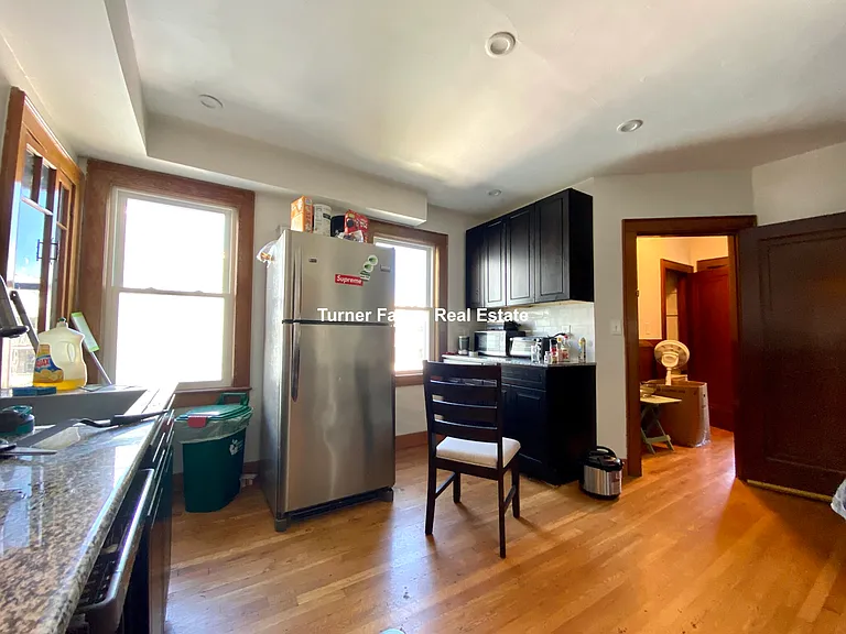 14 Renfrew St — Photo 8