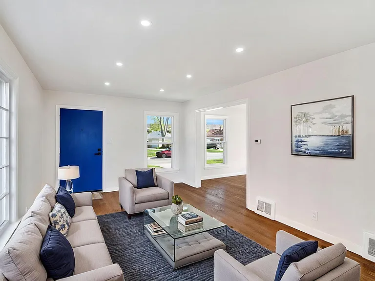248 Adelaide Pl — Photo 4