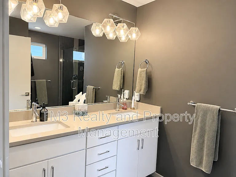 2436 Forest Ave — Photo 31
