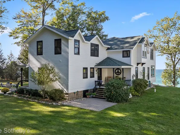 8282 W Harrison Rd, Mears, MI 49436