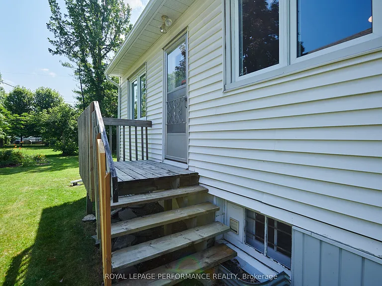2243 Hillary Ave — Photo 29