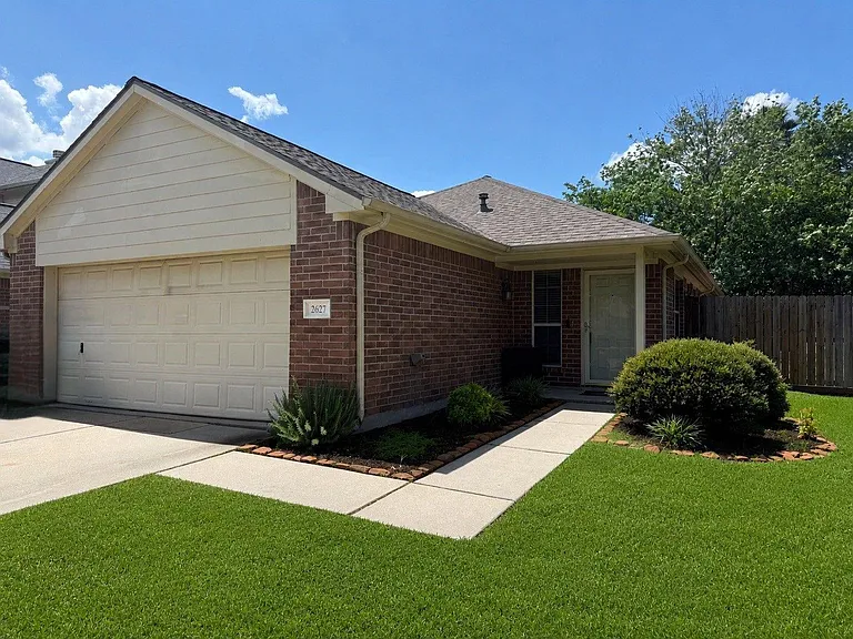 2627 Spring Dusk Ln — Photo 1