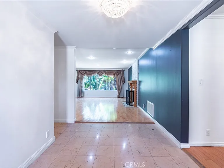 333 W Wistaria Ave — Photo 5