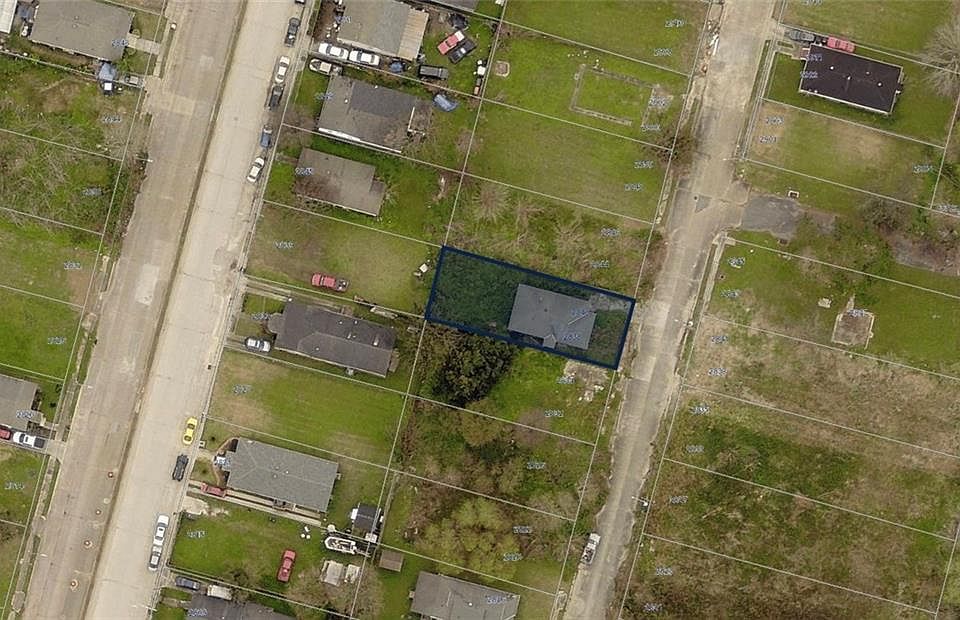 2nd image of 2838 Piety St