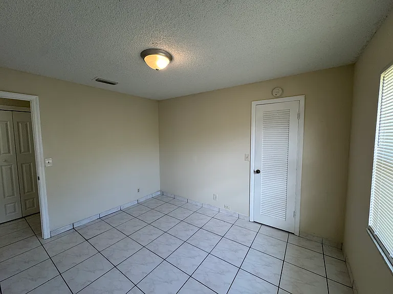 4371 Riverside Dr #D — Photo 8