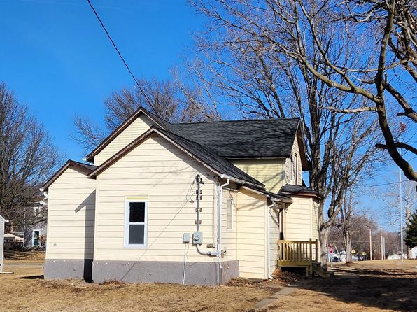 515 Blackhawk St, Reinbeck, IA 50669