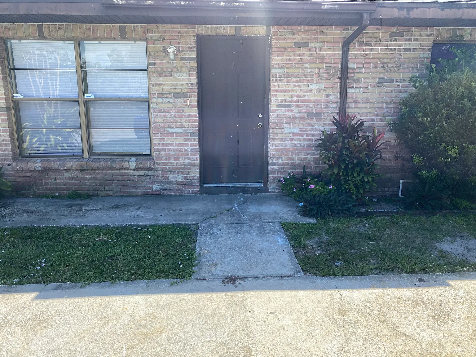 2 bed, $950 — Photo 1