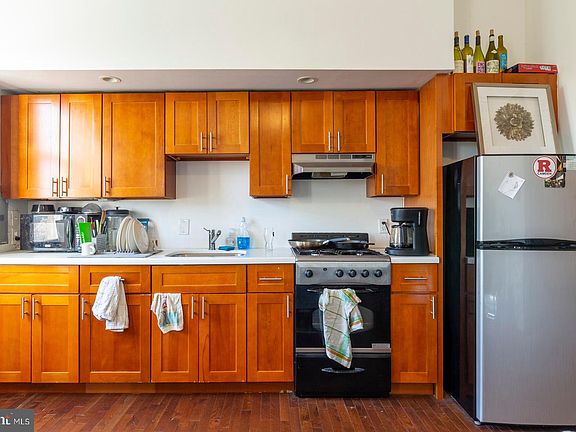 3rd image of 2318-24 E York St #3F