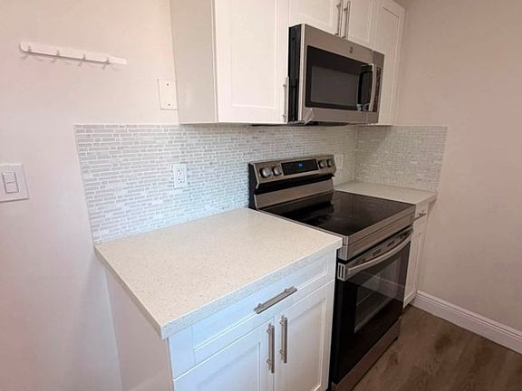 5th image of 224 SW 4th Ave APT 5