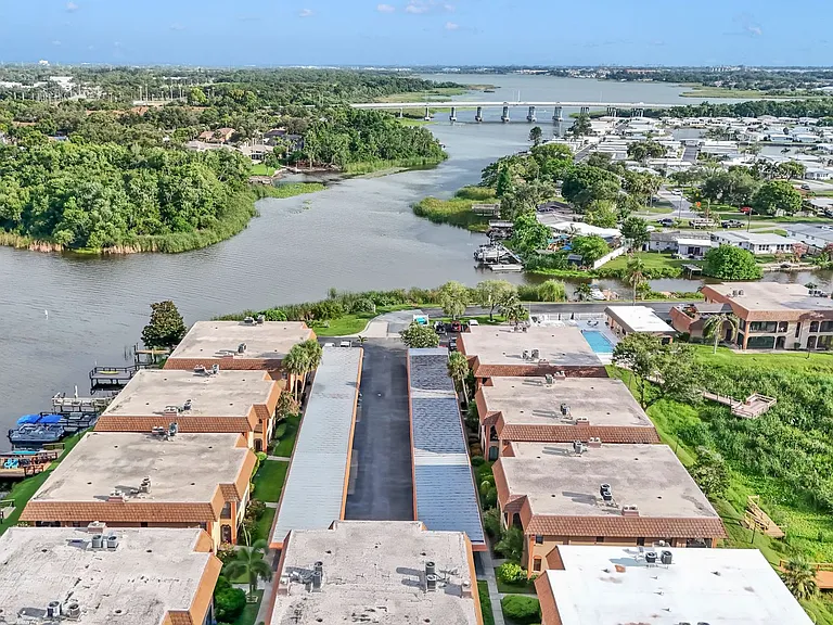 10192 Seminole Island Dr — Photo 35