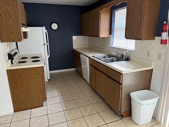 3rd image of 8721 Millard Lee Ln #1