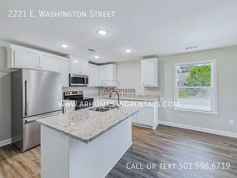 2221 E Washington Ave — Photo 5