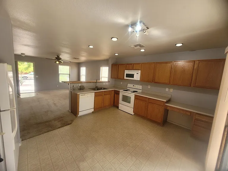 2739 W Silver Creek Ln — Photo 16