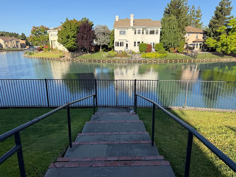 705 Mirror Ct — Photo 5