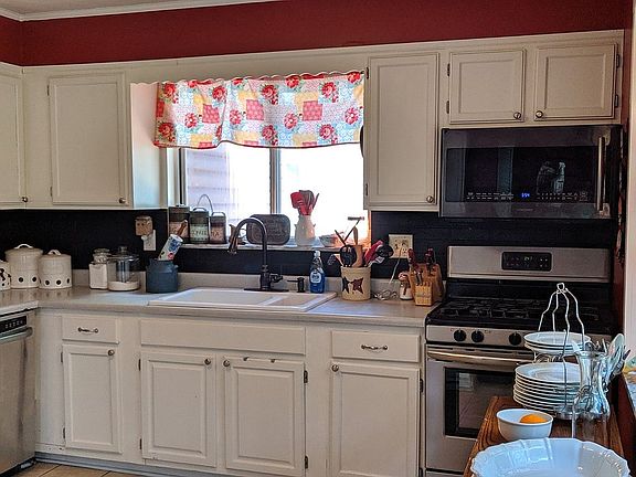 2nd image of 706 Connie Ave