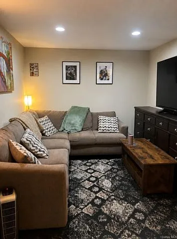 1 bed, 1.0 bath, 1000 sqft, $2,700 — Photo 2
