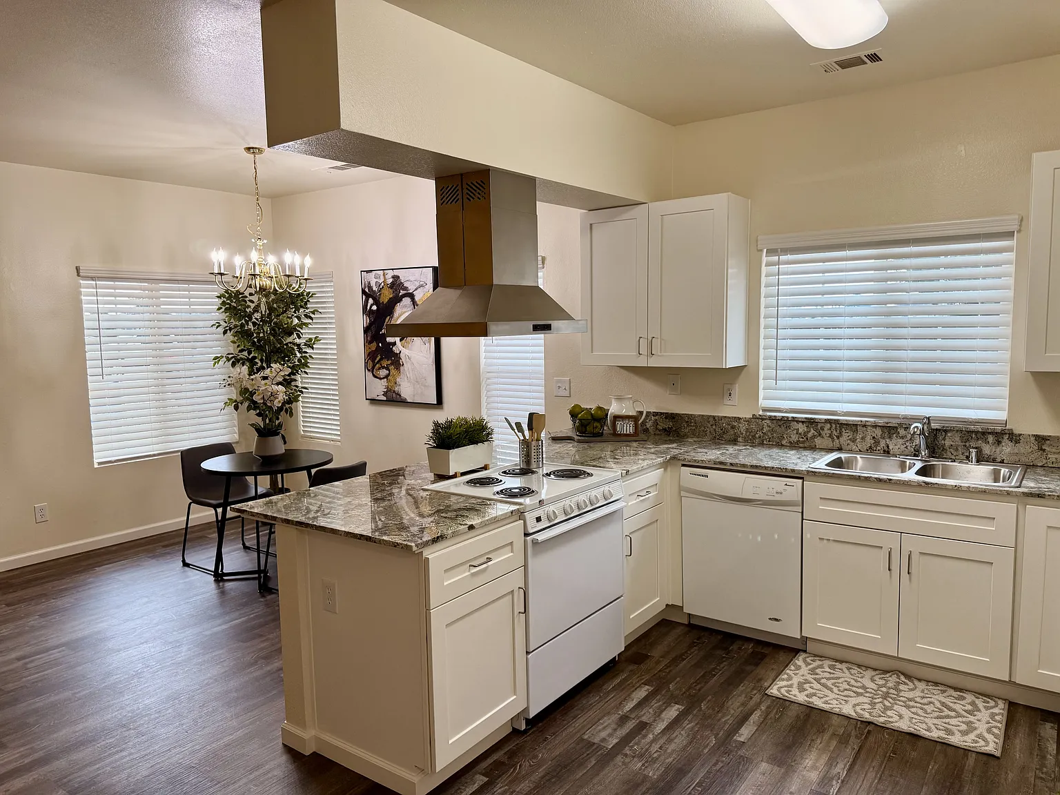 3 bed, 2.5 bath, 1358 sqft, $1,950 — Photo 2