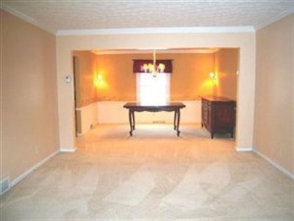 3rd image of 31635 Crabtree Ln