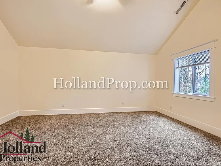 3228 SE Filbert St — Photo 15
