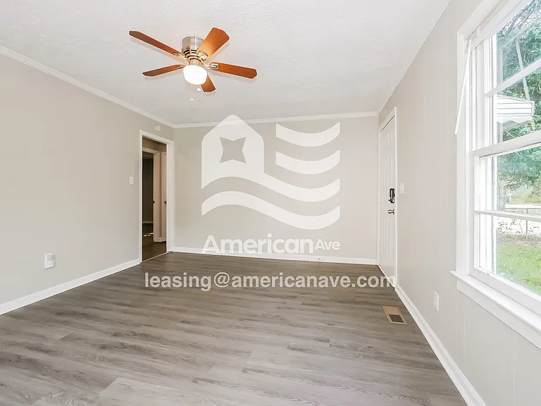 865591_004_wm_-_living_room_12936511.jpg