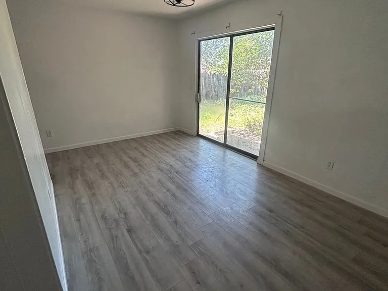 8216 Elkridge Ave — Photo 7