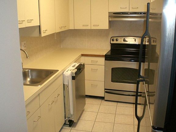 Kitchen, stainless steel appliances