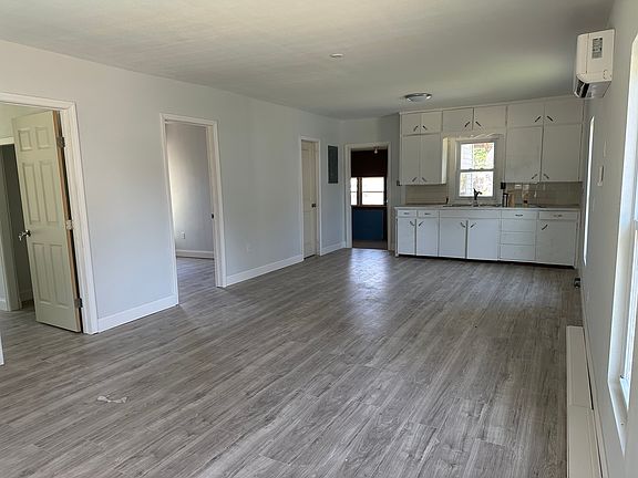 3rd image of 611 N Exchange St