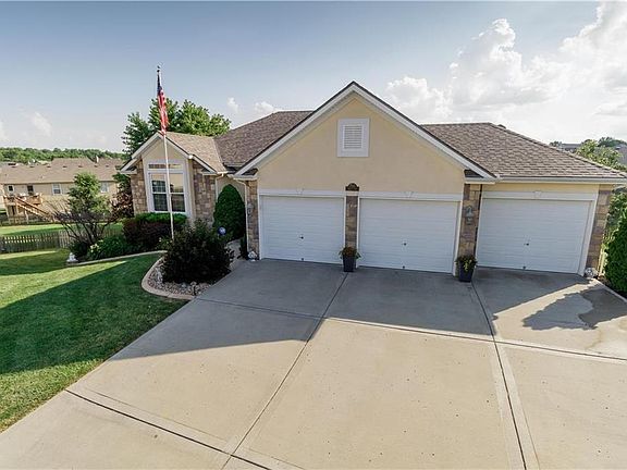3rd image of 1360 Sherman Ct