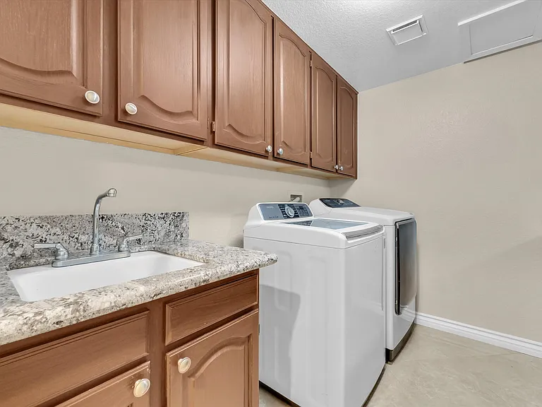 3061 Diamond View Cir — Photo 60